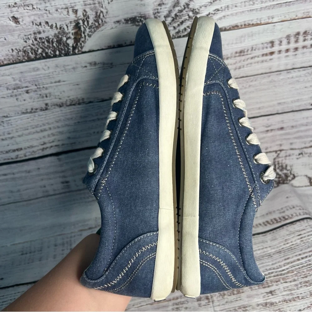 Taos Footwear Navy and White Low-Top Sneakers